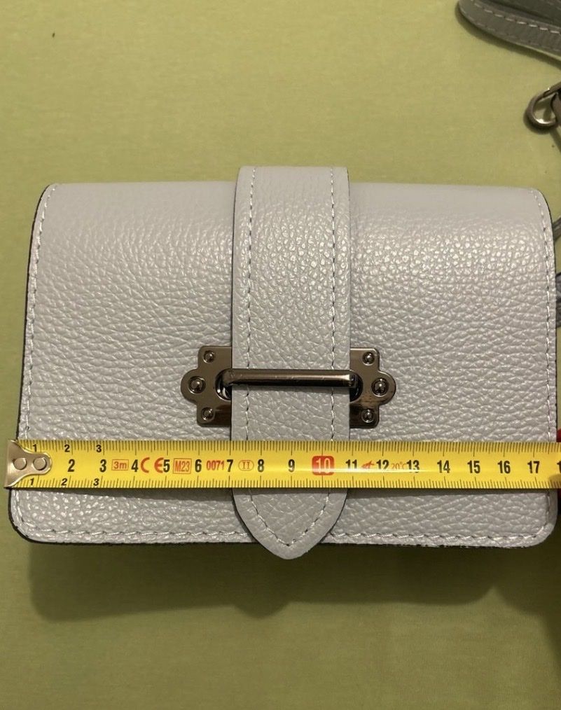 Borse da donna: Hellblaue Umhängetasche / Bauchtasche aus Leder – Usato da Oberengstringen venduto da kandidi 1