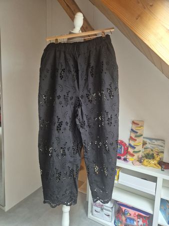 Hose H&M Lochstickerei schwarz Grösse M guter Zustand wie ne
