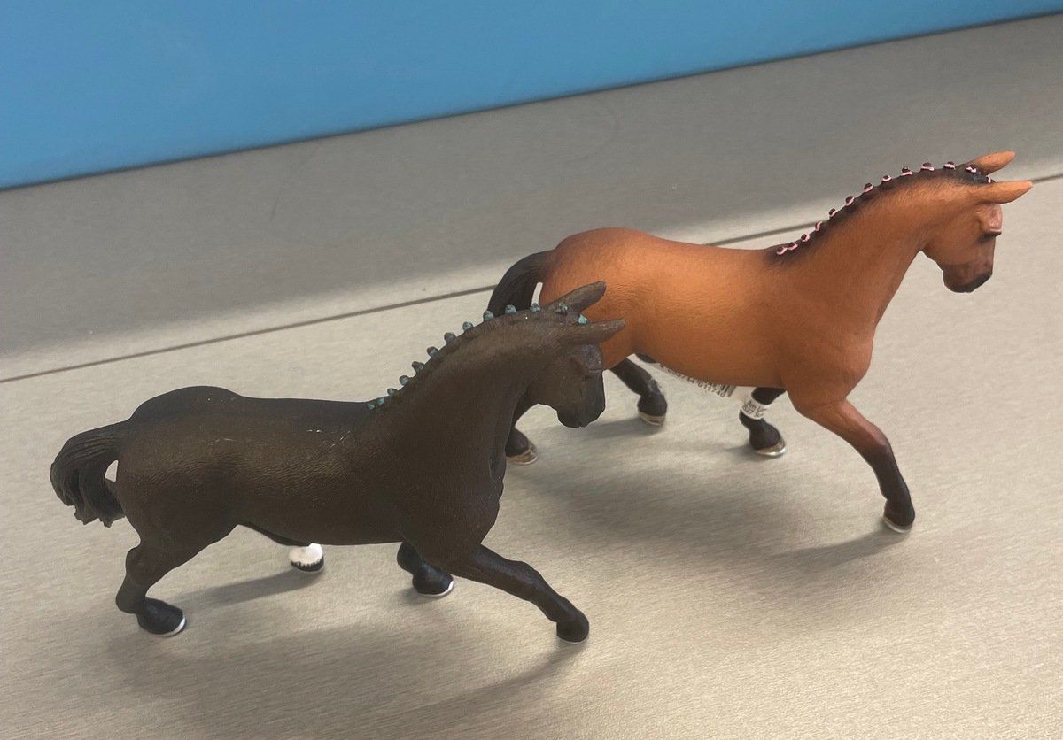 Schleich Spielzeuge: Schleich 2 Turnierpferde und 2 andere Pferde – Gebraucht aus Sirnach von sagrotin 3