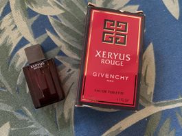 Miniature Xeryus Rouge Givenchy