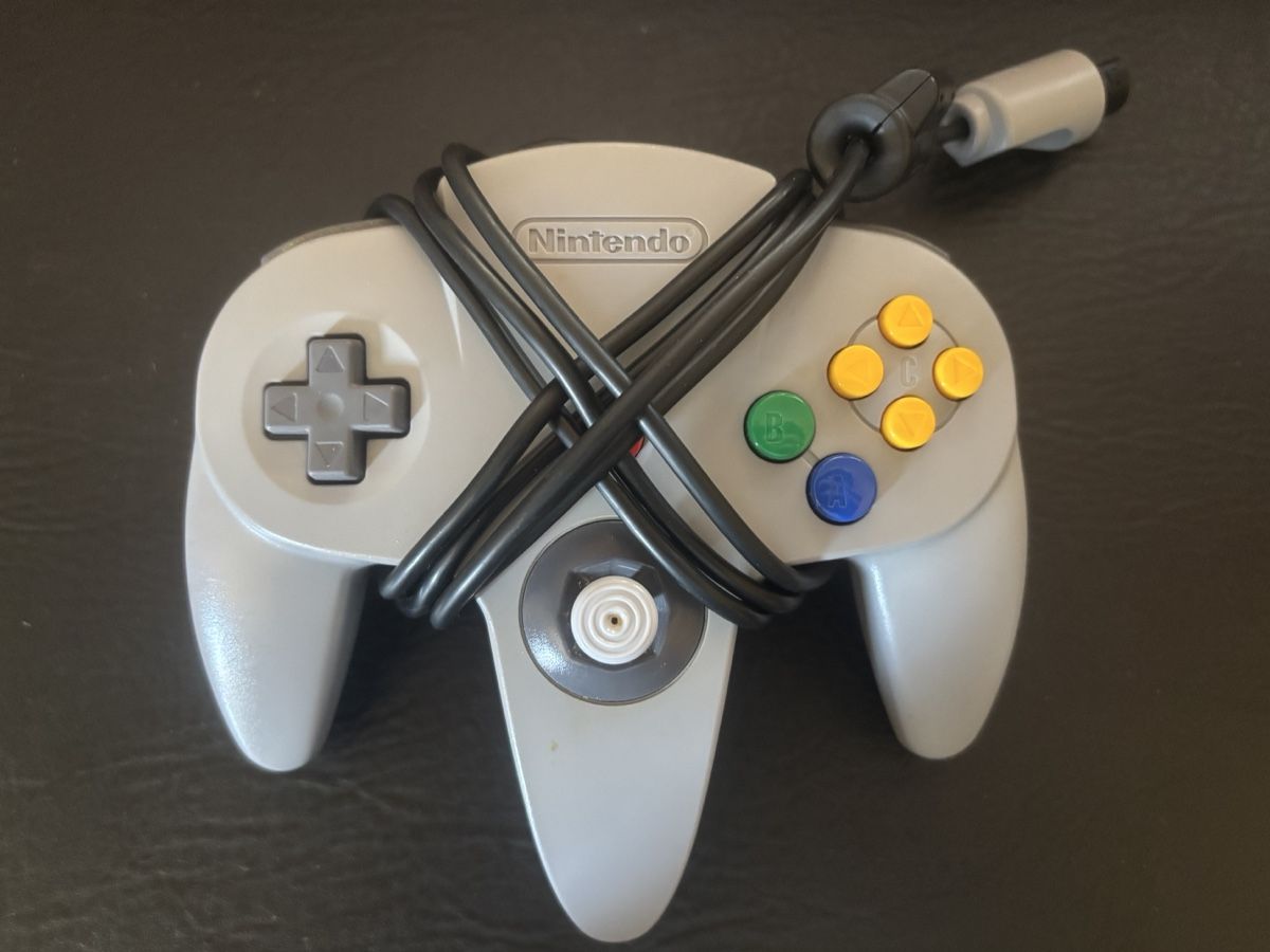 Nintendo Giochi: Manette Nintendo 64 grise occasion – Usato da Mézières VD venduto da P-M-C
