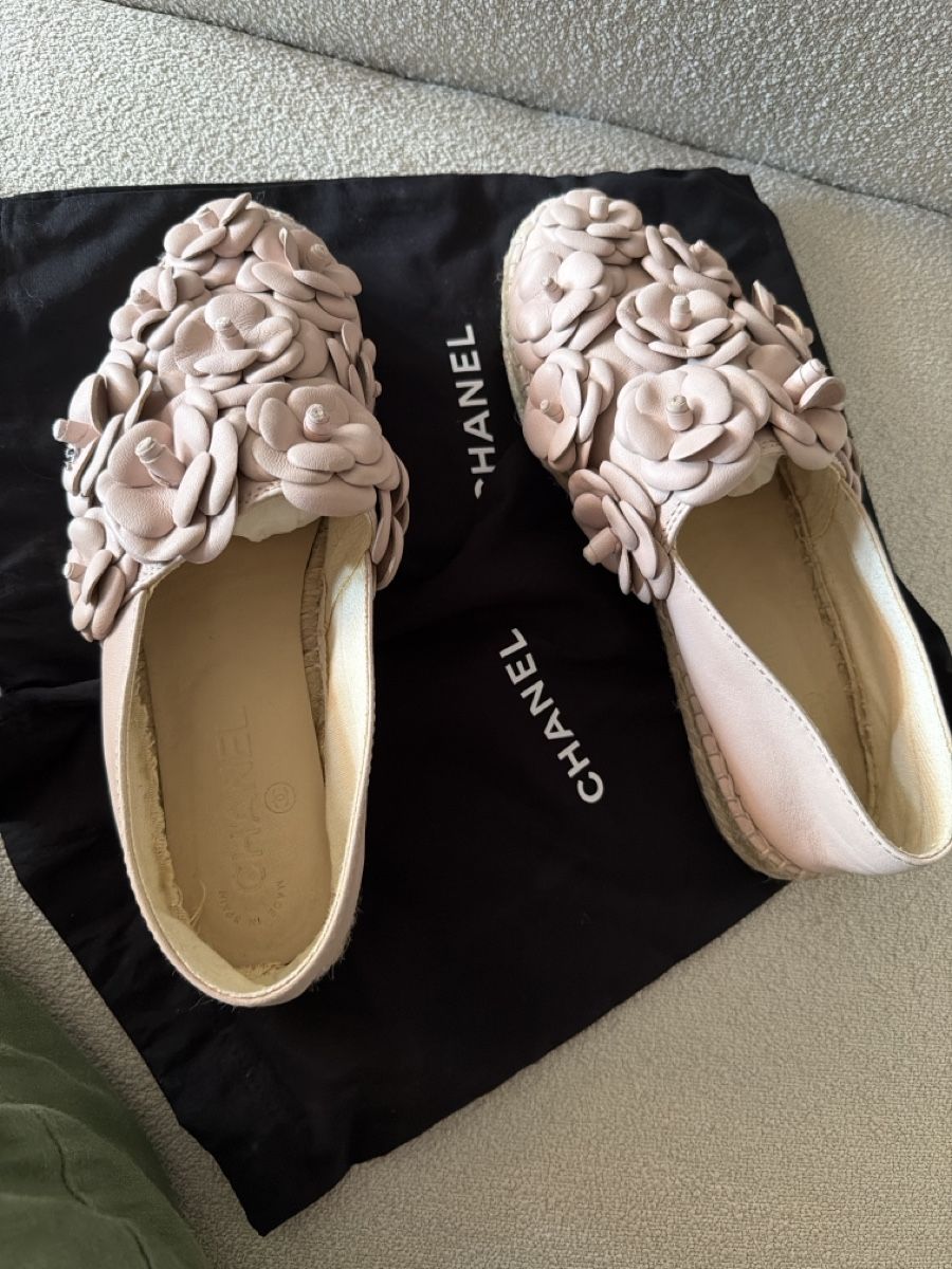 Chanel Chaussures femmes: Chanel Camelia Espadrilles pink leather size 38  – D'occasion à Herrliberg par Rondinellaxoxo