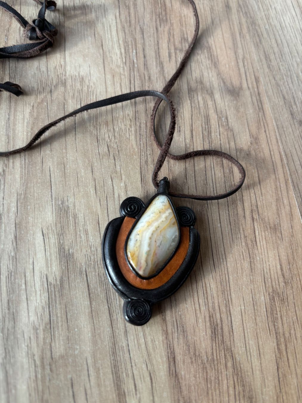 Ketten: handmade, agate stone and leather – Neu (gemäss Beschreibung) aus St-George von elena27
