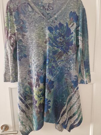 Shirt mit Blumenprint und Strass-Steinen, Gr. XL leicht 🤩