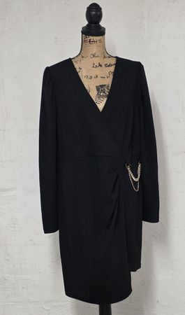 Schickes, neues, schwarzes Kleid mit Goldkette, Gr. XXL