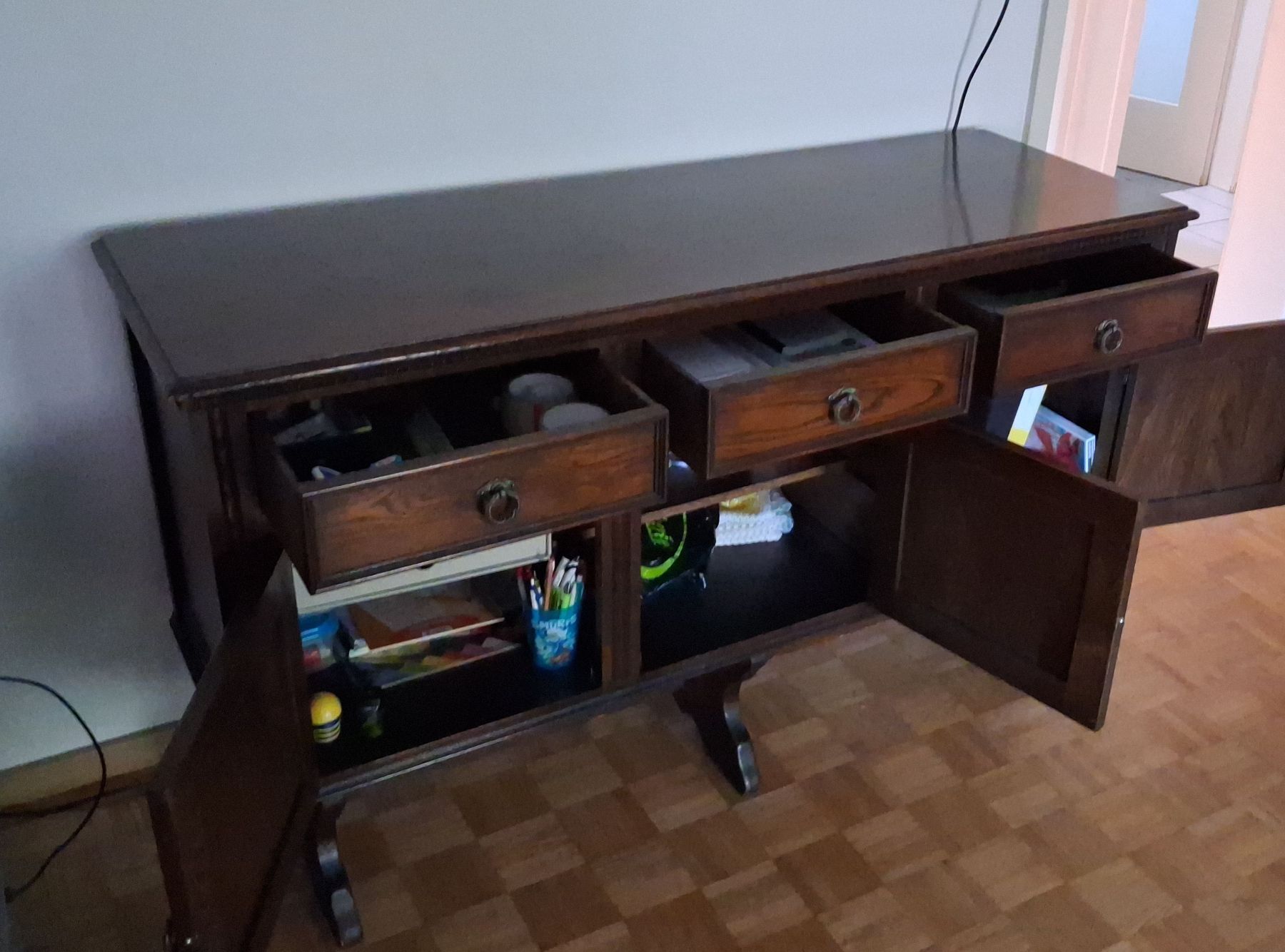 Cassettiere: Altes Sideboard mit Schubladen & Magnetischen Türen – Usato da Neuhausen am Rheinfall venduto da GoldboX-8 3