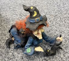 Deko: Lustige, alte Hexe mit Katze, Top Zustand!