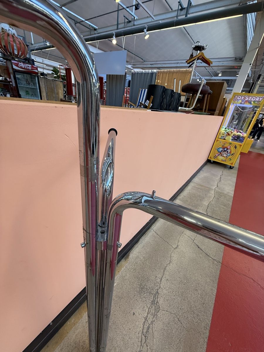 Sonstige Dekorationen & Accessoires: Profi-Kleiderständer Chrom (3-Arm) – Gebraucht aus Fulenbach von Annie.s_Mid_Century 3