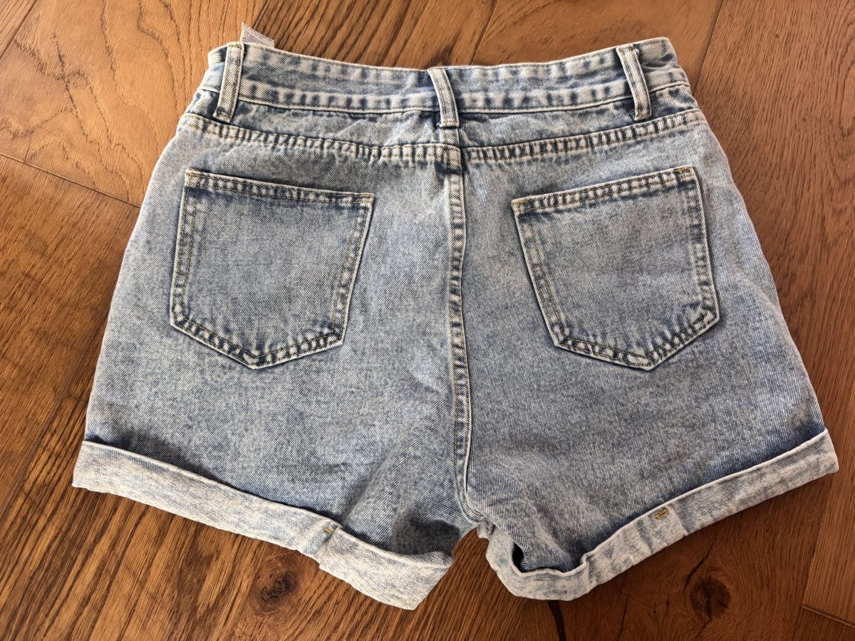 Jeans: Hot Pants Grösse XS neu – Nuovo (secondo la descrizione) da Kyburg-Buchegg venduto da sab_8ffp 1