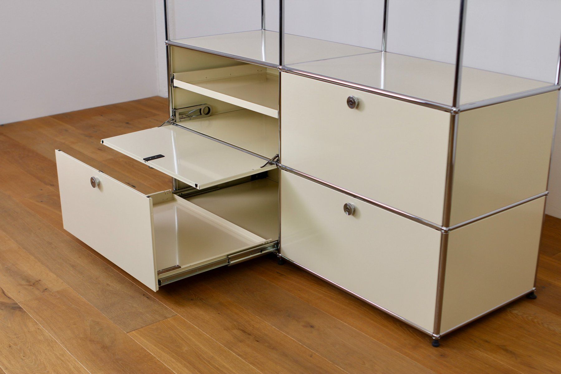 USM Scaffali: USM Haller Regal // UPCYCLED // NEUE FARBEN – Nuovo (secondo la descrizione) da Affoltern am Albis venduto da StudioStandard 7