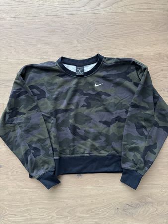Nike Sweater