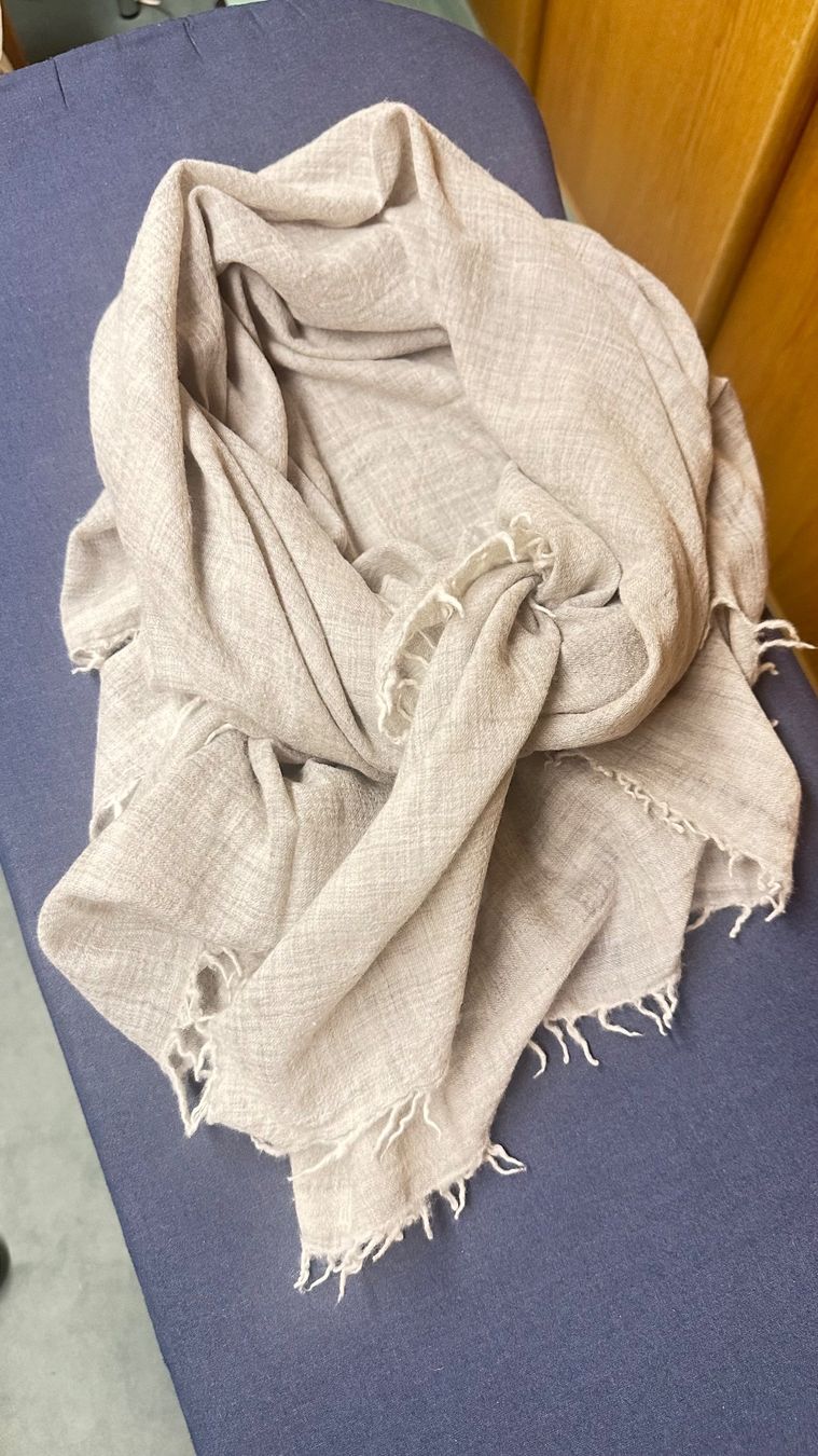 Foulard & Sciarpe: Übergangsschal, 100% Wolle, hellgrau melliert – Usato da Mörschwil venduto da sam_man