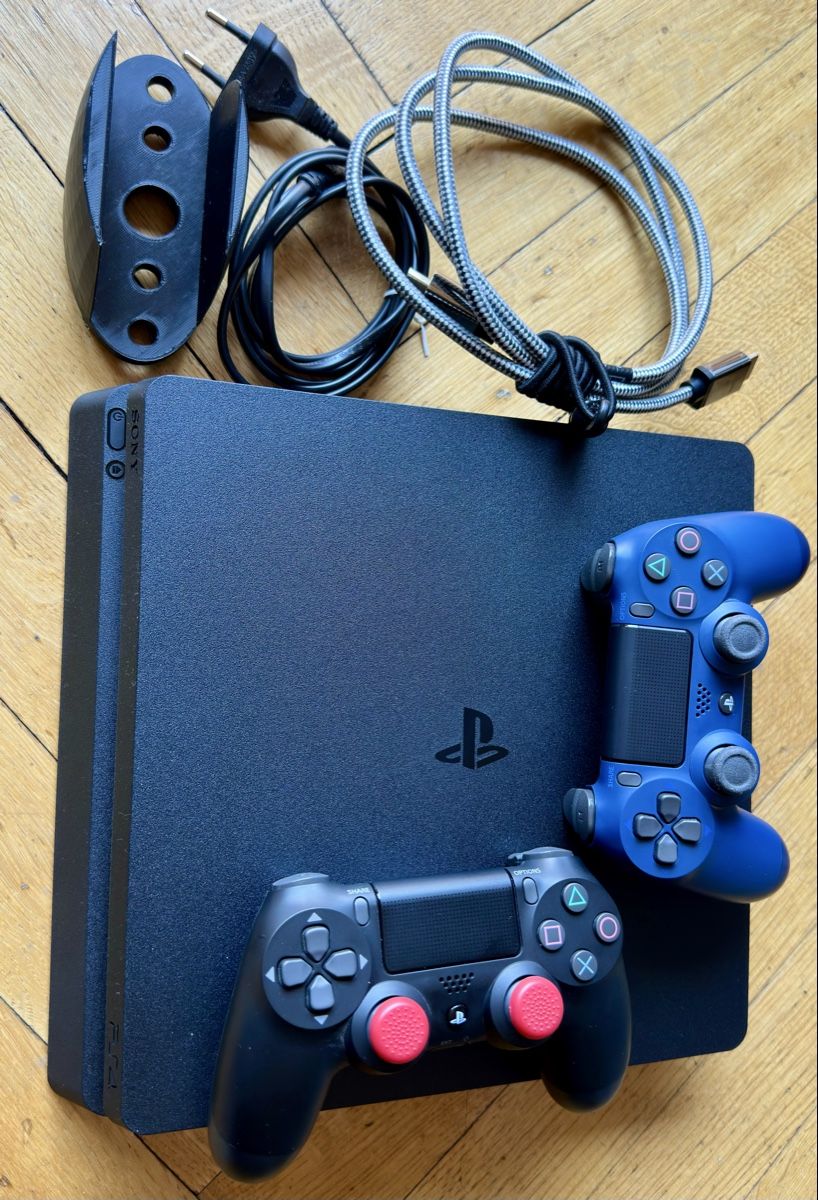 Sony Consoles: PS4 slim – D'occasion à Genève par Narifelli