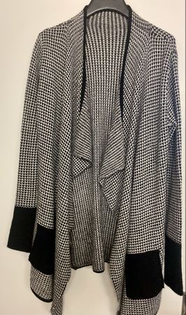 Bloom Fashion Cardigan. Size 36. Winter must-have!