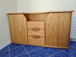 Bett, Kommode, Nachttischmöbel