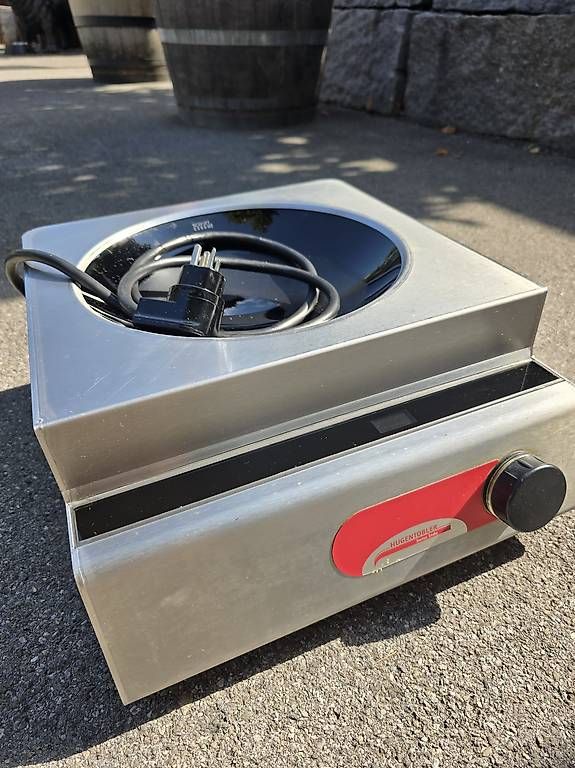 Appareils de cuisine: Induktionswok – D'occasion à Thun par Thuner77 2