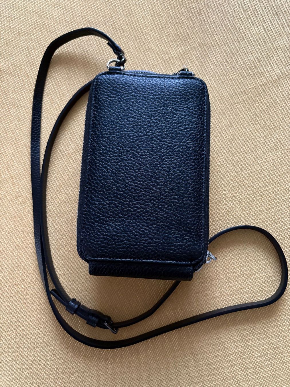Vera Pelle Taschen: Schwarze Echtleder-Smartphone-Tasche mit Bändel – Neu (gemäss Beschreibung) aus Oberweningen von Gerini 1