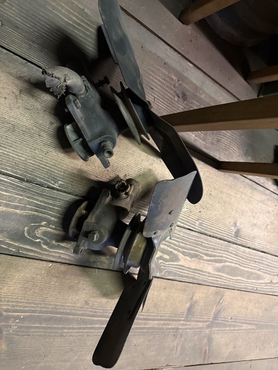 Tutti pezzi di ricambio auto: Wasserpumpe Jeep Willys  – Difettoso da Bennwil venduto da Ford5600t