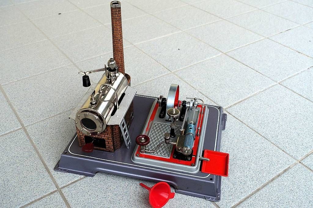 Wilesco Kit di modellismo & Modellini statici: WILESCO Dampfmaschine D16 – Usato da Steinen venduto da DonTommaso78