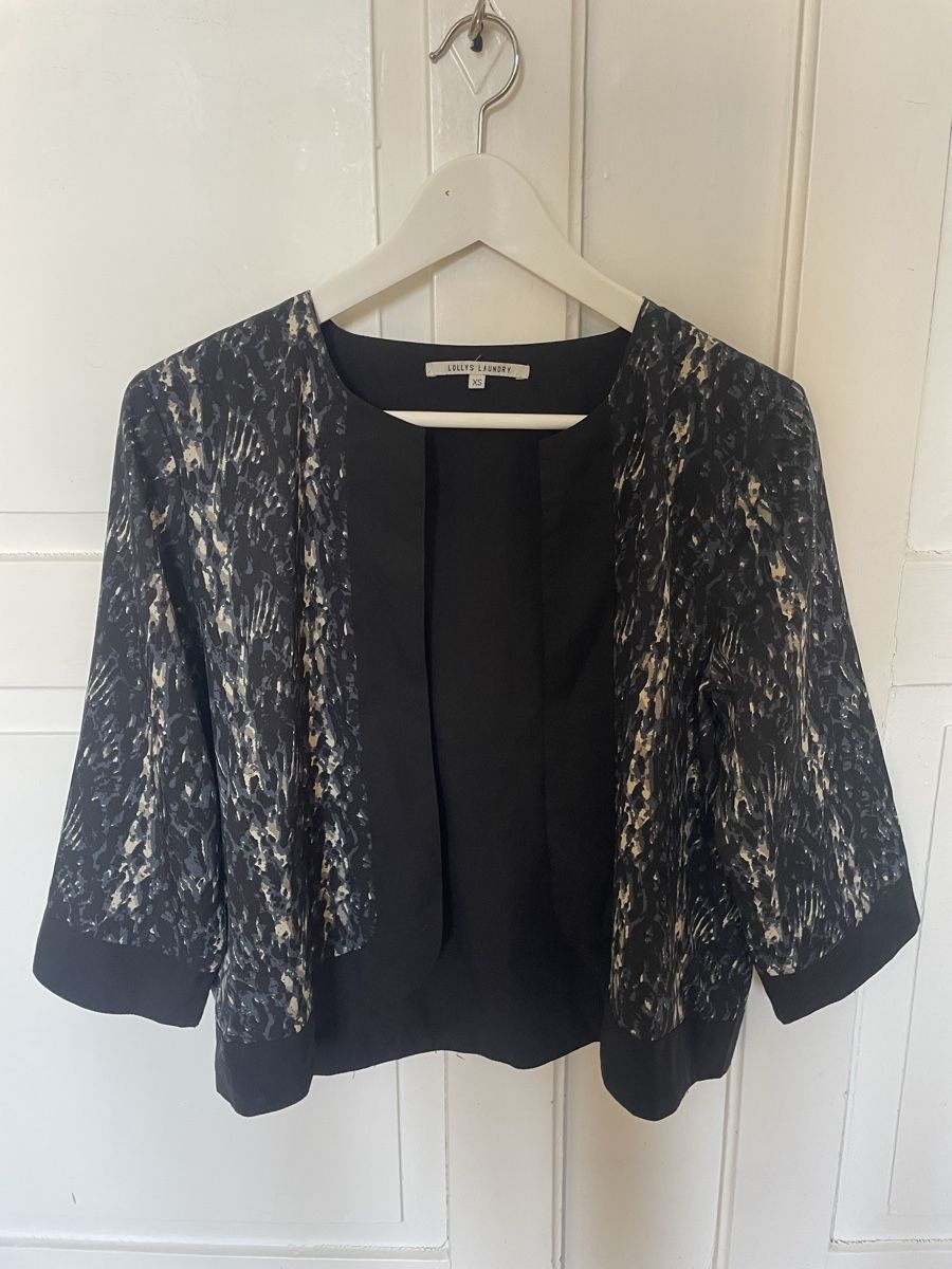 Boleros: Bolero Jacket Black Patterned Size XS - Good Condition – Gebraucht aus Zürich von sar_c828