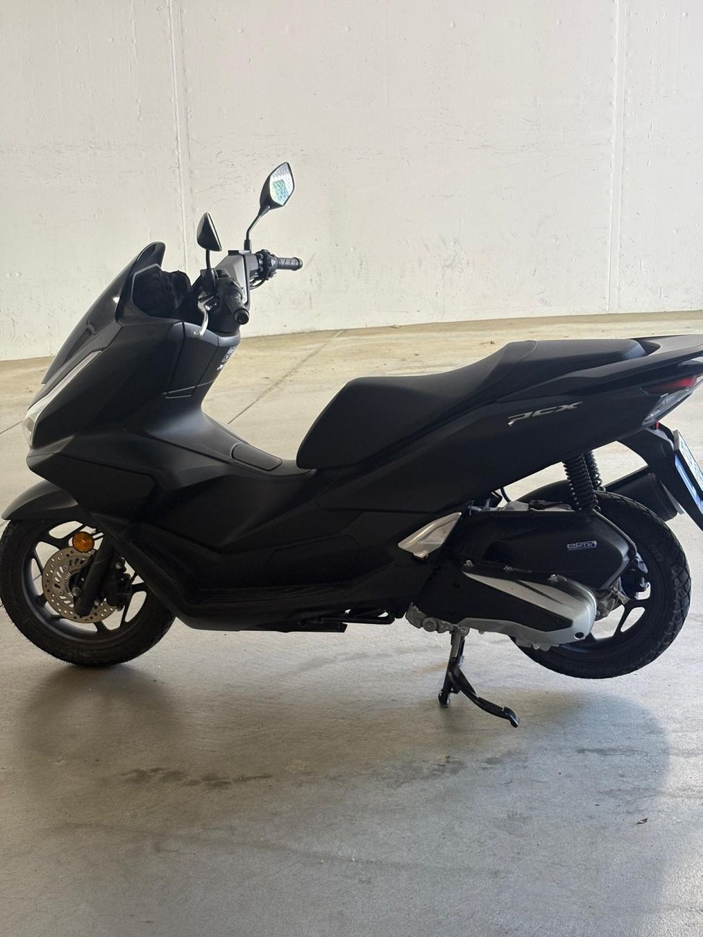 Honda Scooters: Honda PCX 125 – D'occasion à Baar par igo_tl9y 7