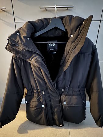 Warme Winterjacke von ZARA - Ideal für kalte Tage!
