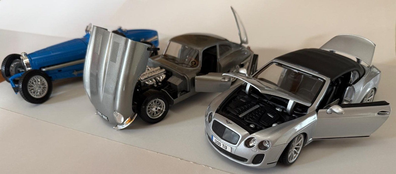 Modellautos: 3 Modelle: Bugatti, Jaguar E-Type, Bentley Continental 1:18 – Gebraucht aus Schwyz von Aasterix 1