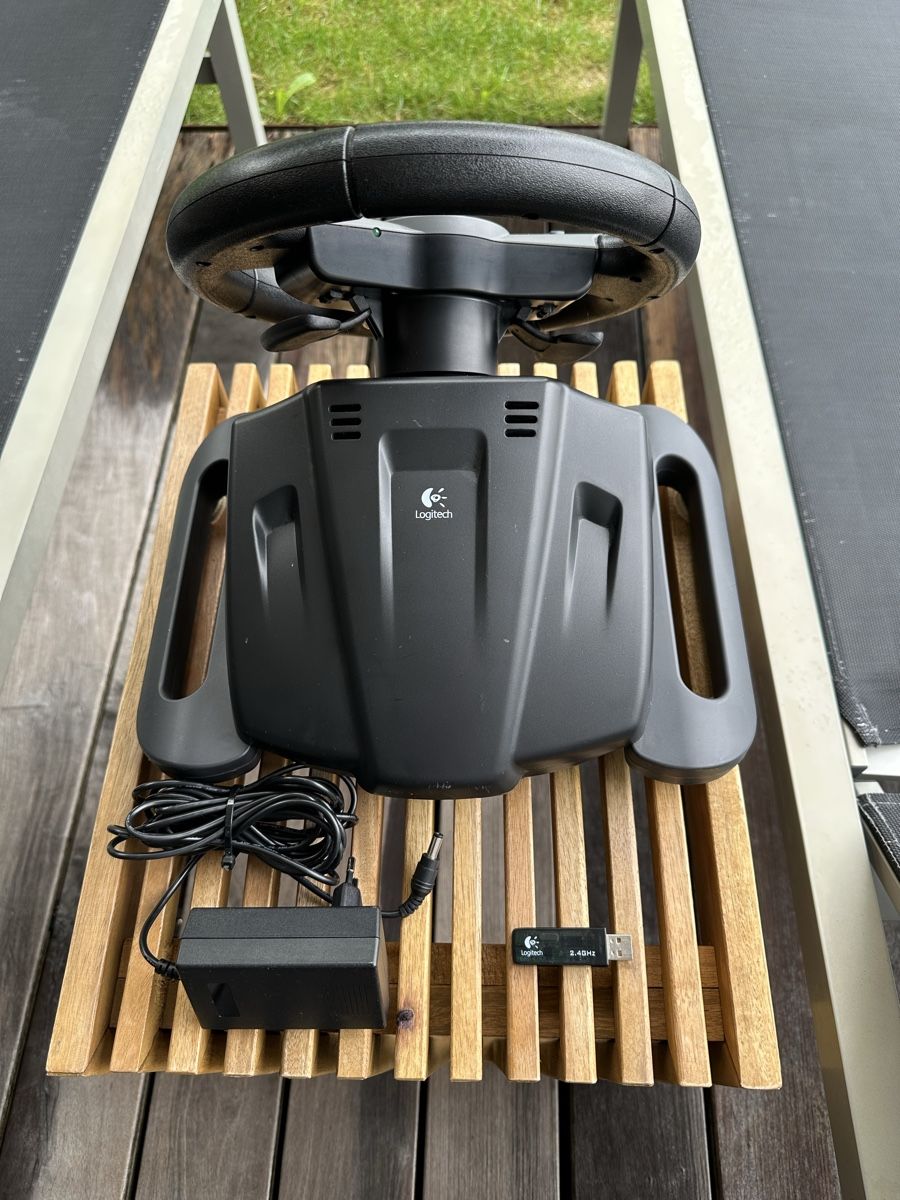 Logitech Manettes: Driving Force Wireless Lenkrad Logitech - PS3 und PC – D'occasion à Obersteckholz par RenMor 1