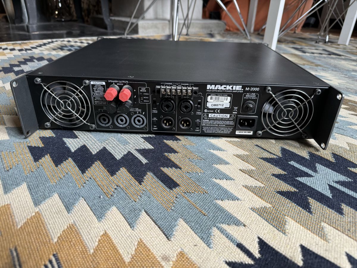 Mackie Verstärker: Mackie M-2000 Stereo Endstufe Power Amplifier 2000 Watt – Gebraucht aus Samstagern von rrdl69 1