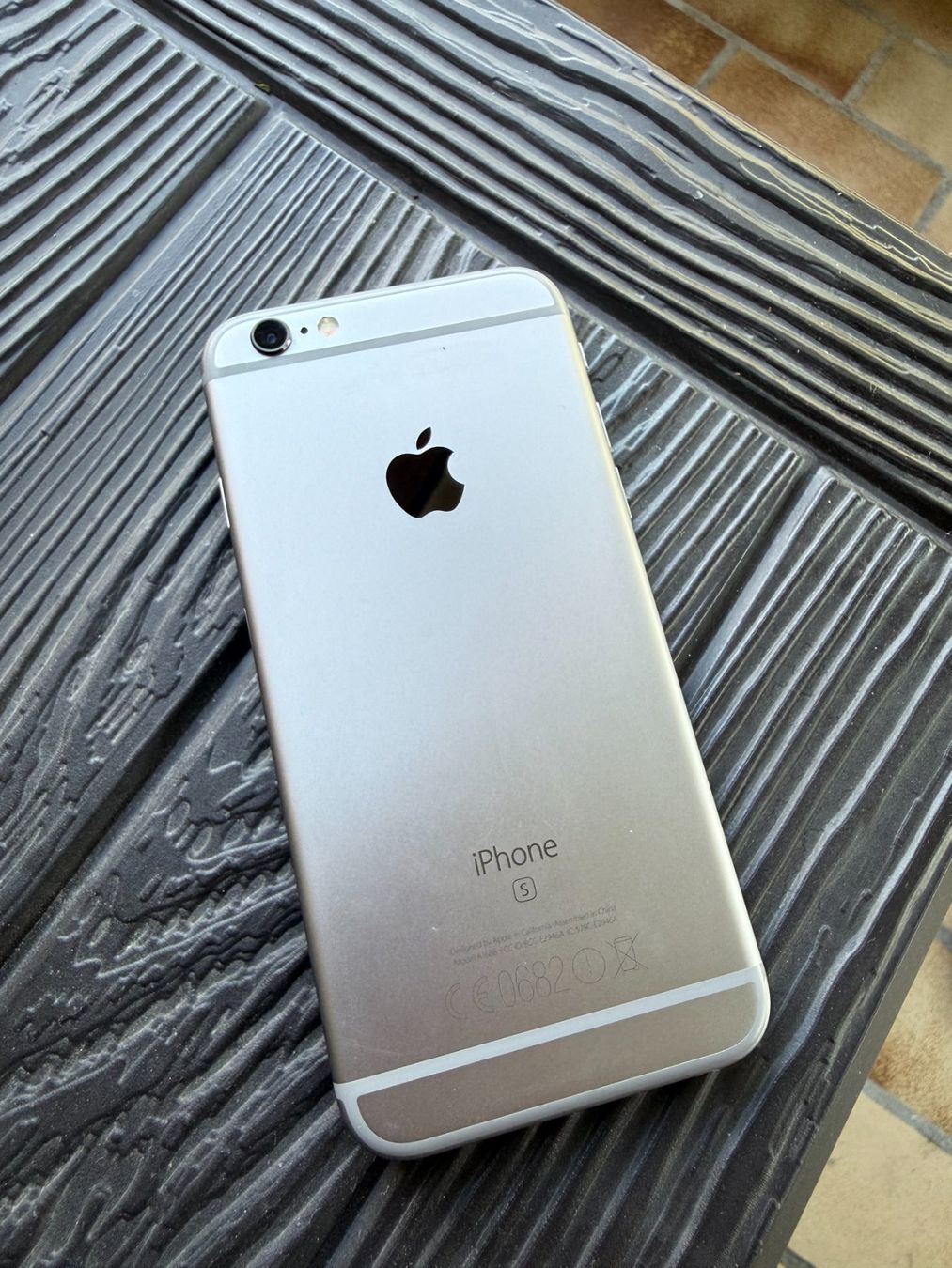 Apple Portables: iPhone 6S – D'occasion à Ettingen par PunBoo781 3