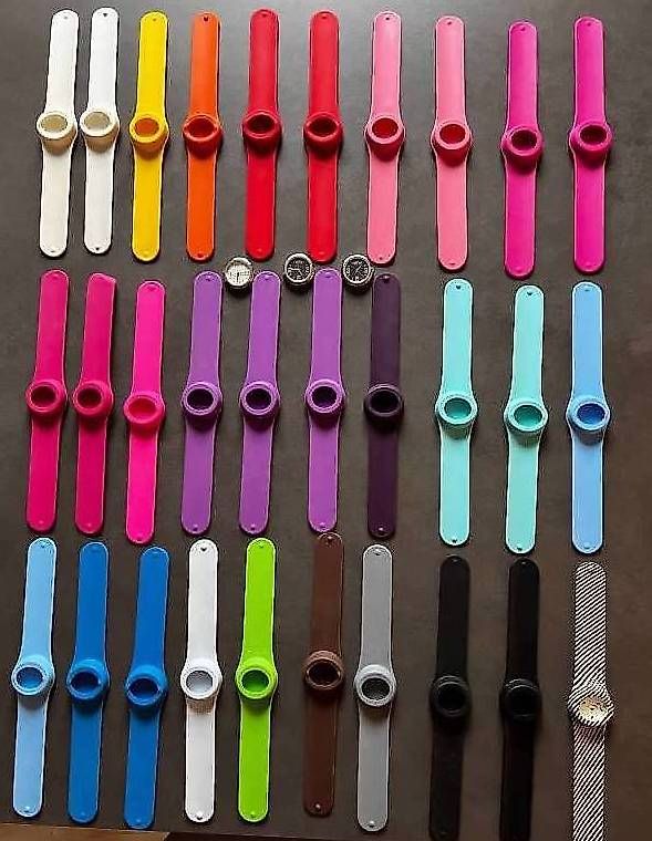 Uhren: Montres Bill's et bracelets neufs – Gebraucht aus Peney-Vuiteboeuf von Marmousette