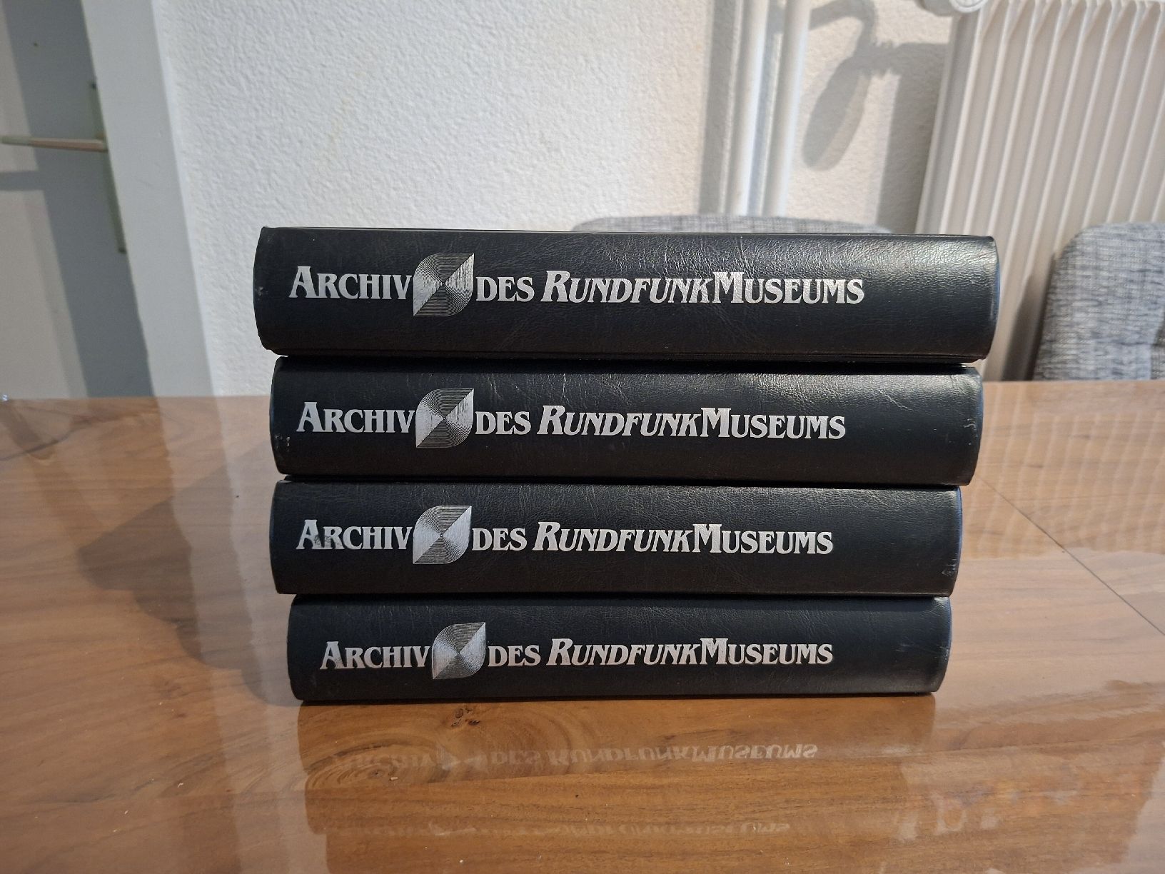 Libri: Archiv des Rundfunkmuseums. 4 Ordner – Usato da Wangen an der aare venduto da swiss.antik