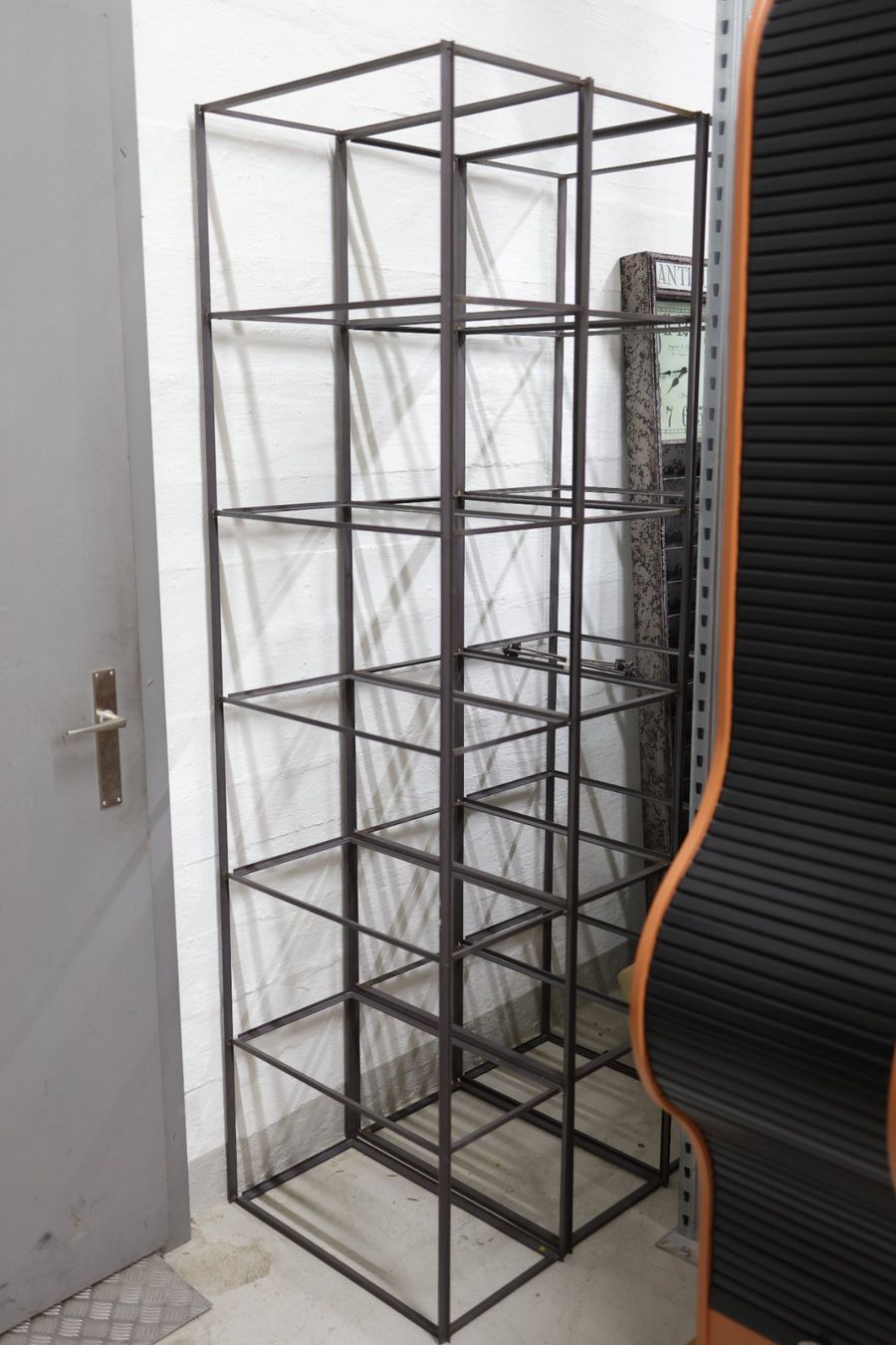 Scaffali: Minimalistische Abstracta Regalsystem – Usato da Volketswil venduto da brockipfannenstil 2