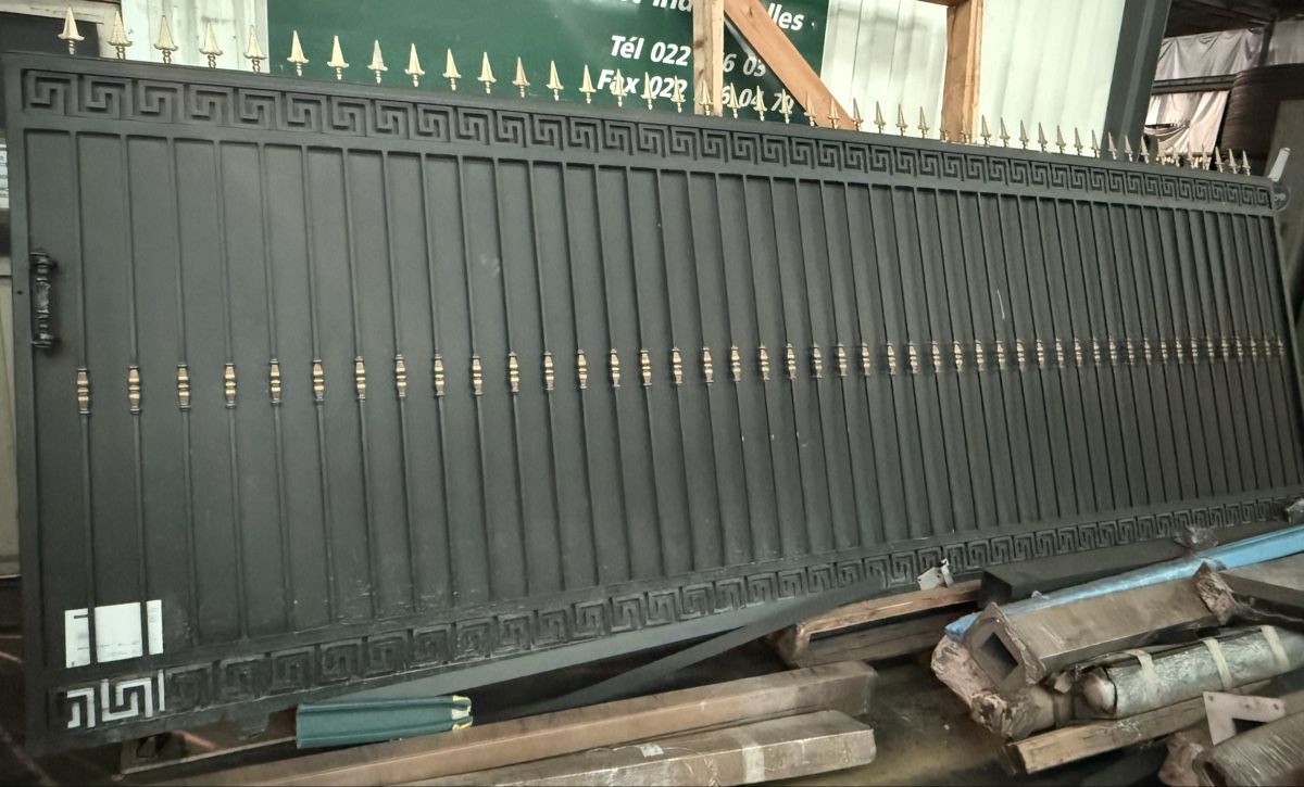 Porte: Portail coulissant en acier – Usato da Commugny venduto da LeWill