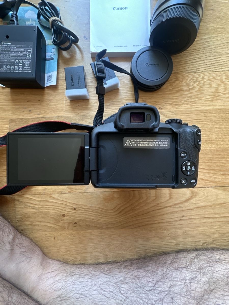 Canon Fotocamera: Canon EOS R50 camera + lens + EF-EOS R adapter + Accessoires – Usato da Zürich venduto da Miko49 6