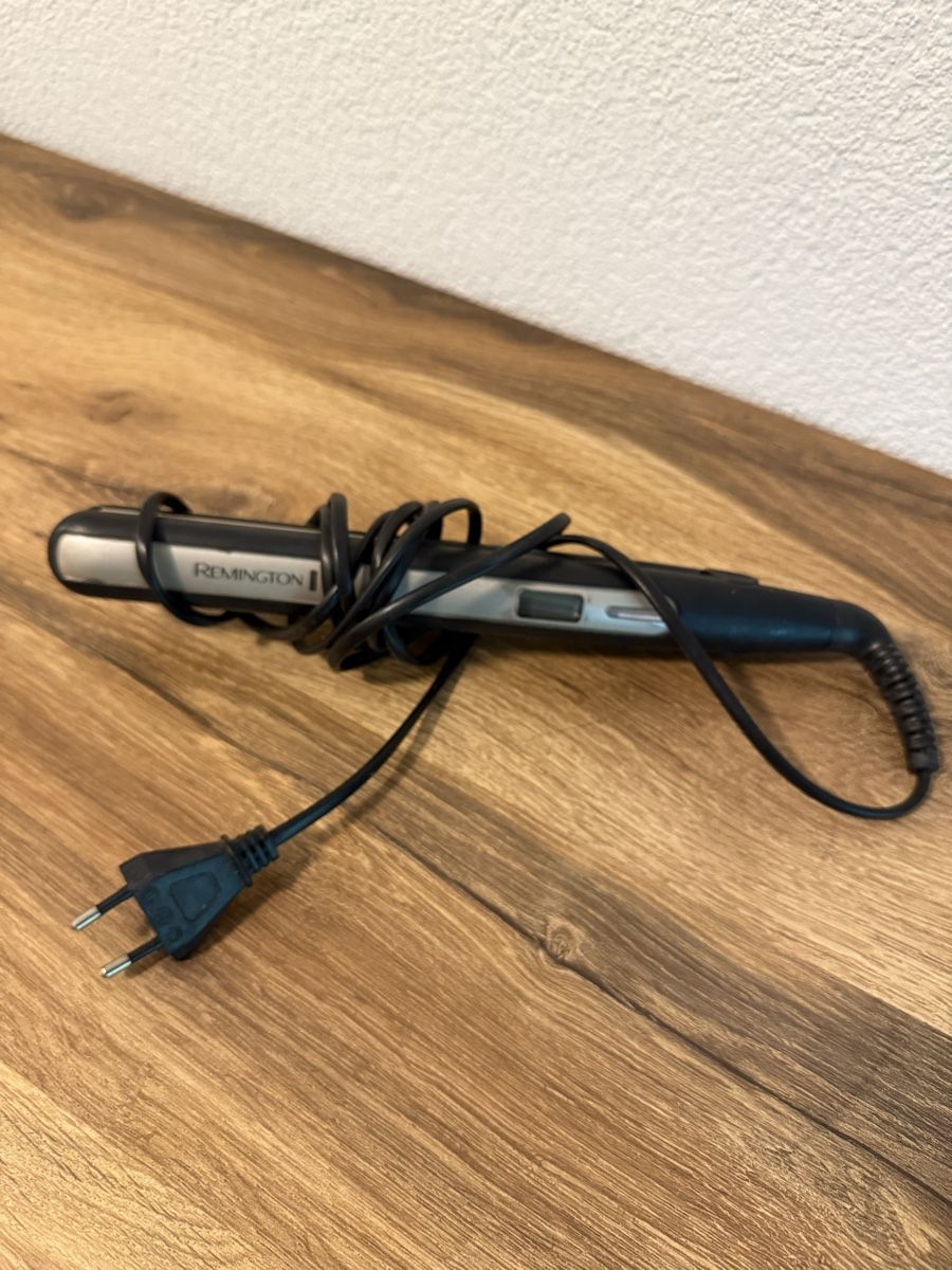 Remington Piastre & Arricciacapelli: Remington Glätteisen 220°C – Usato da Burgdorf venduto da lar_v9t6