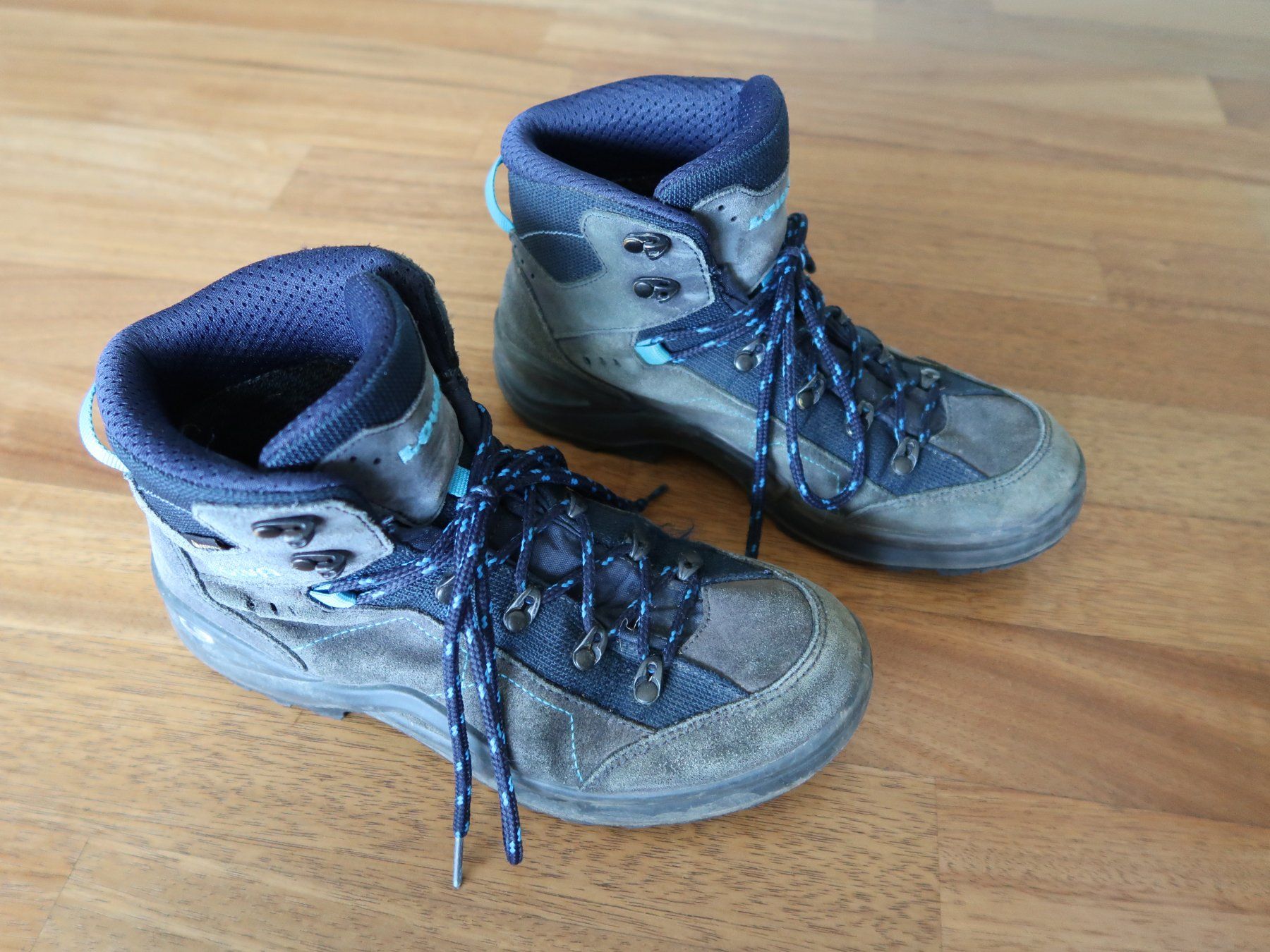 Lowa Scarpe per ragazzi: Wanderschuhe Lowa, Grösse 38, dunkelgrau – Usato da Wangen ZH venduto da Baltis01
