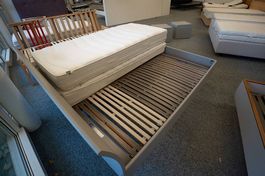 Doppelbett in Grau/Taupe inkl. Lattenrosten und 2 Matratzen
