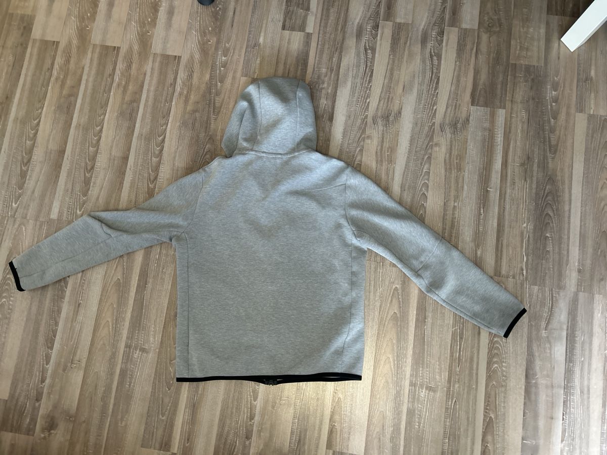 Nike Vestes: Nike Tech Zipper Grau – Neuf (Voir description) à Pratteln par Winpet 2