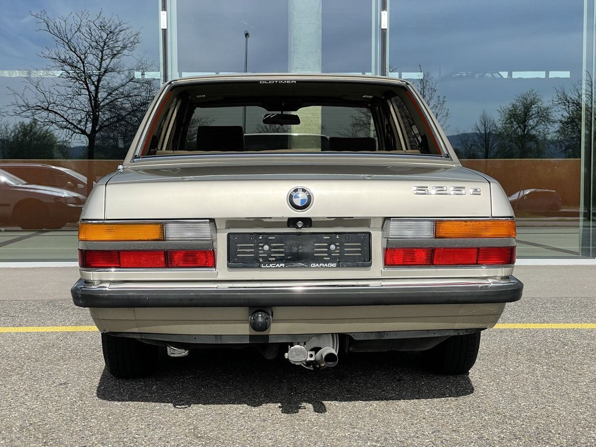 BMW Automobili: BMW E28 525e Oldtimer mit Schiebedach! – Usato da Winterthur venduto da AJ2323 5