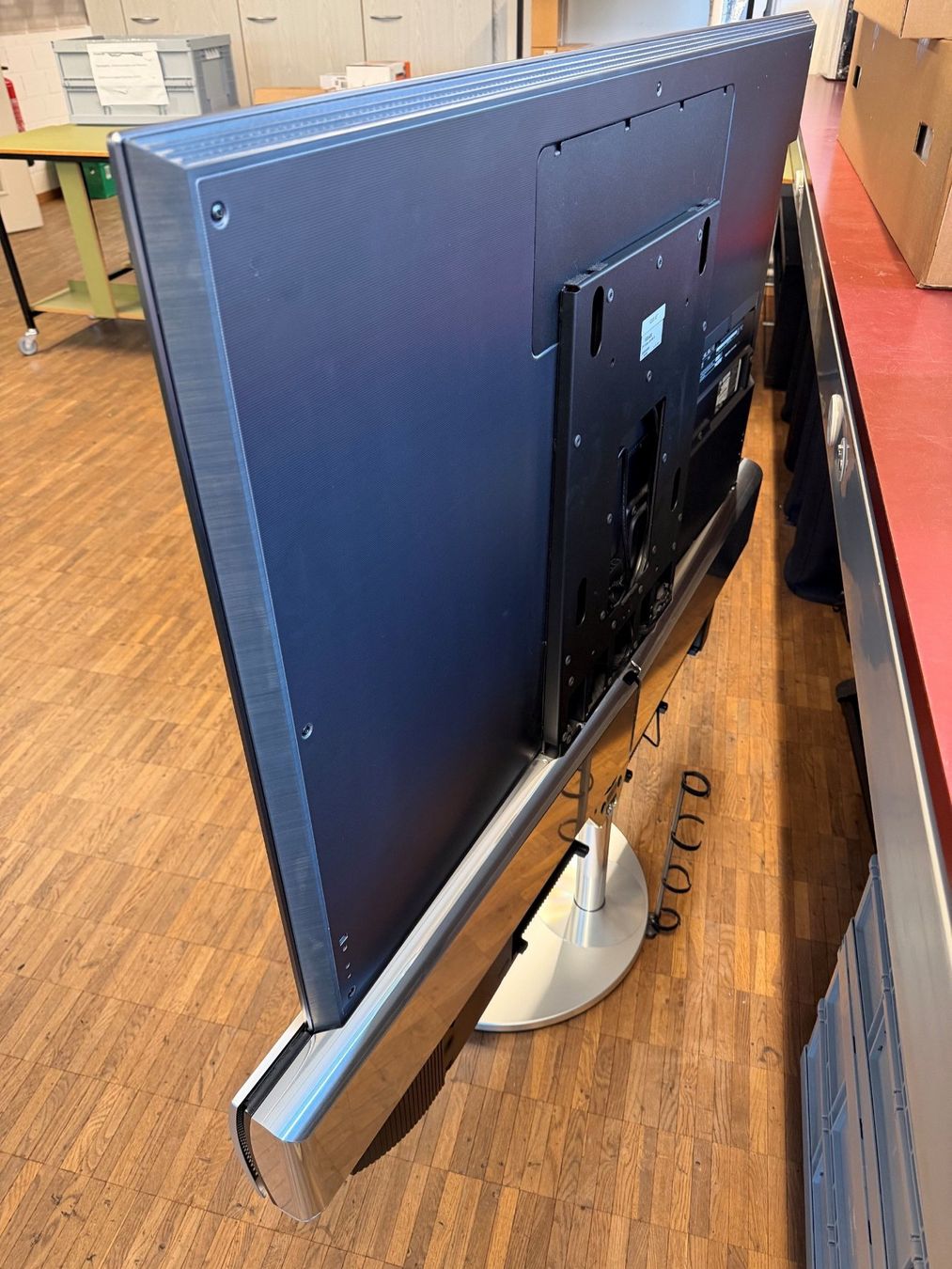 Bang & Olufsen Televisori: Bang & Olufsen Beovision Eclipse 55mk2 & mot. Bodenstandfuss – Usato da Seuzach venduto da Silent_bo0 2