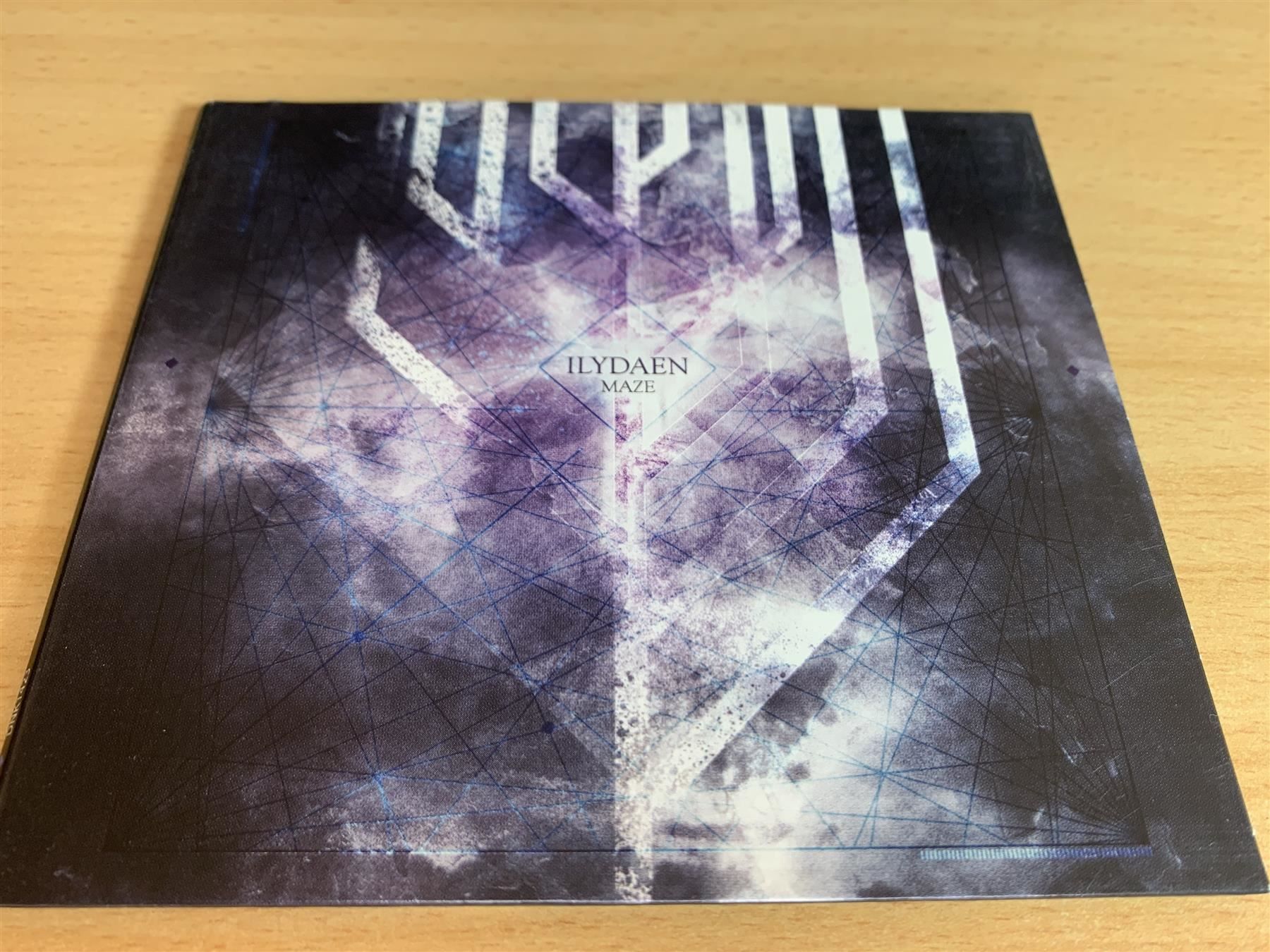 CD: Ilydaen – Maze – Usato da Rikon im Tösstal venduto da Alpenmutz