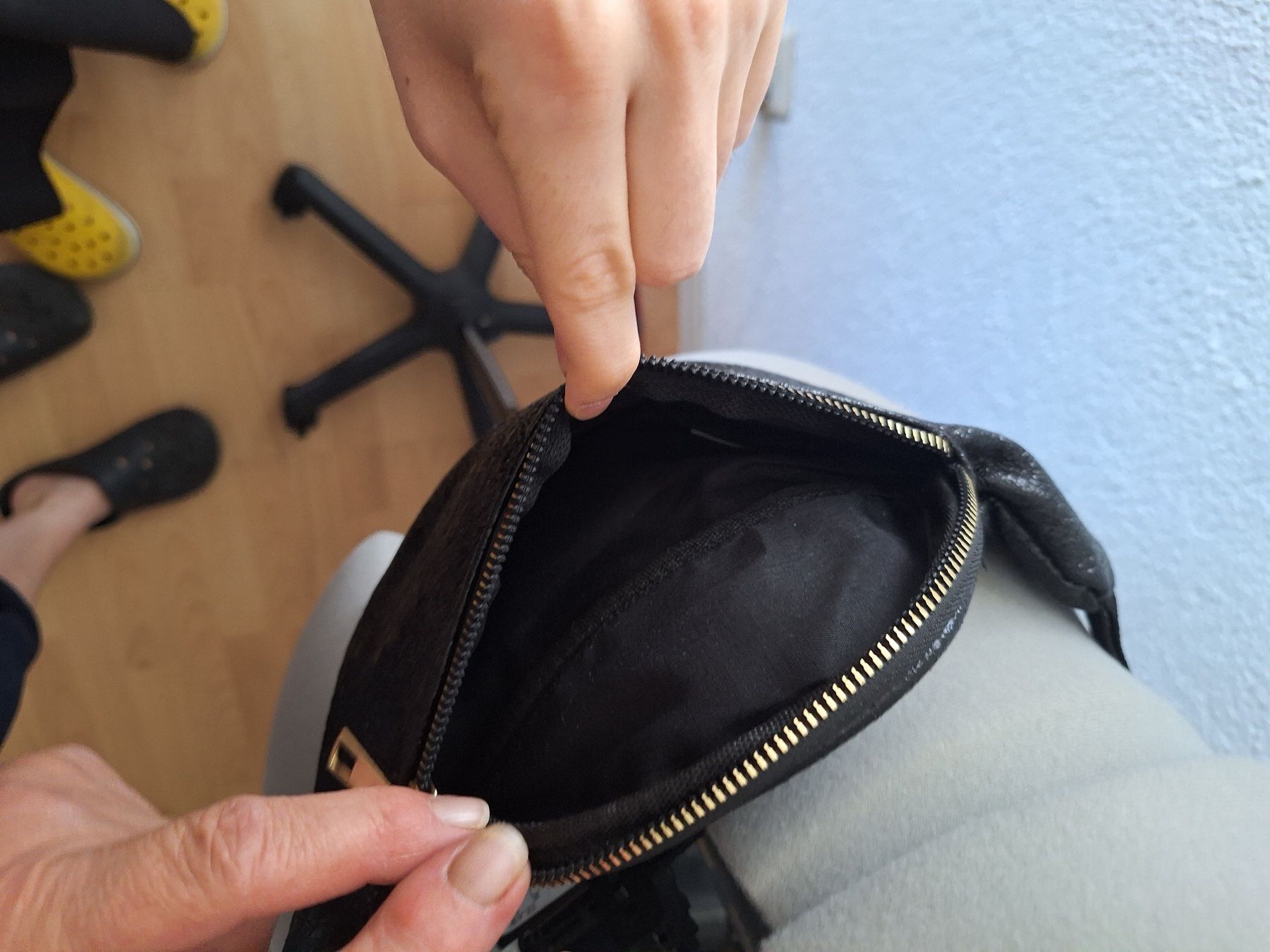 Sacs femmes: Glitzer Bauchtasche – D'occasion à Teufenthal AG par boebe071 3