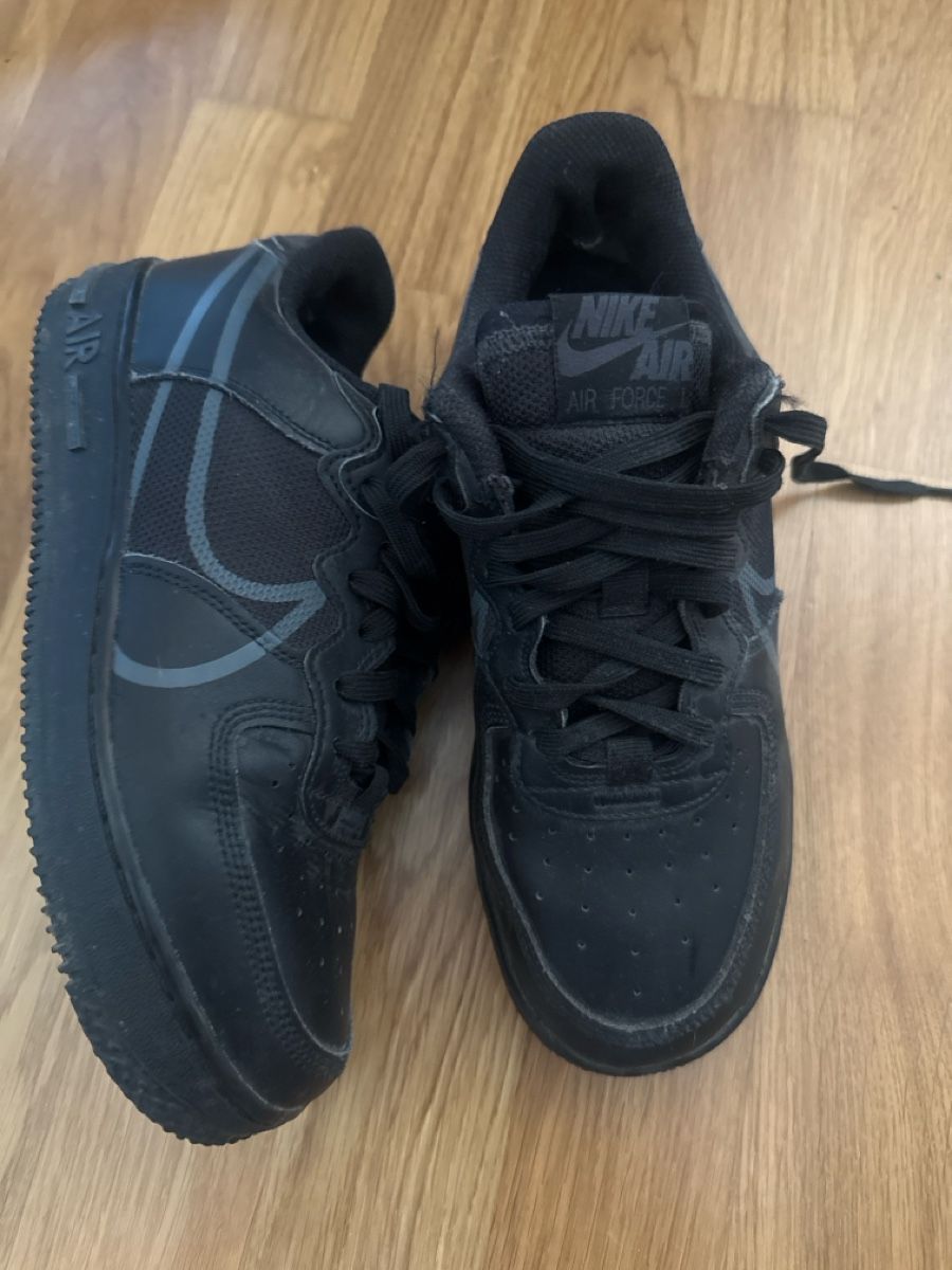 Nike Scarpe da uomo: Nike Air Force 1 noires taille 40 – Usato da Prilly venduto da dan_m8jz