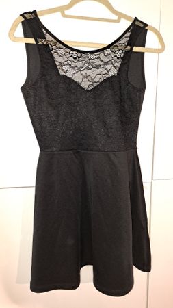 Schickes, kleines Schwarzes mit Spitze, Grösse S