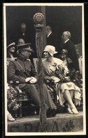 König Albert von Belgien im Gespräch w