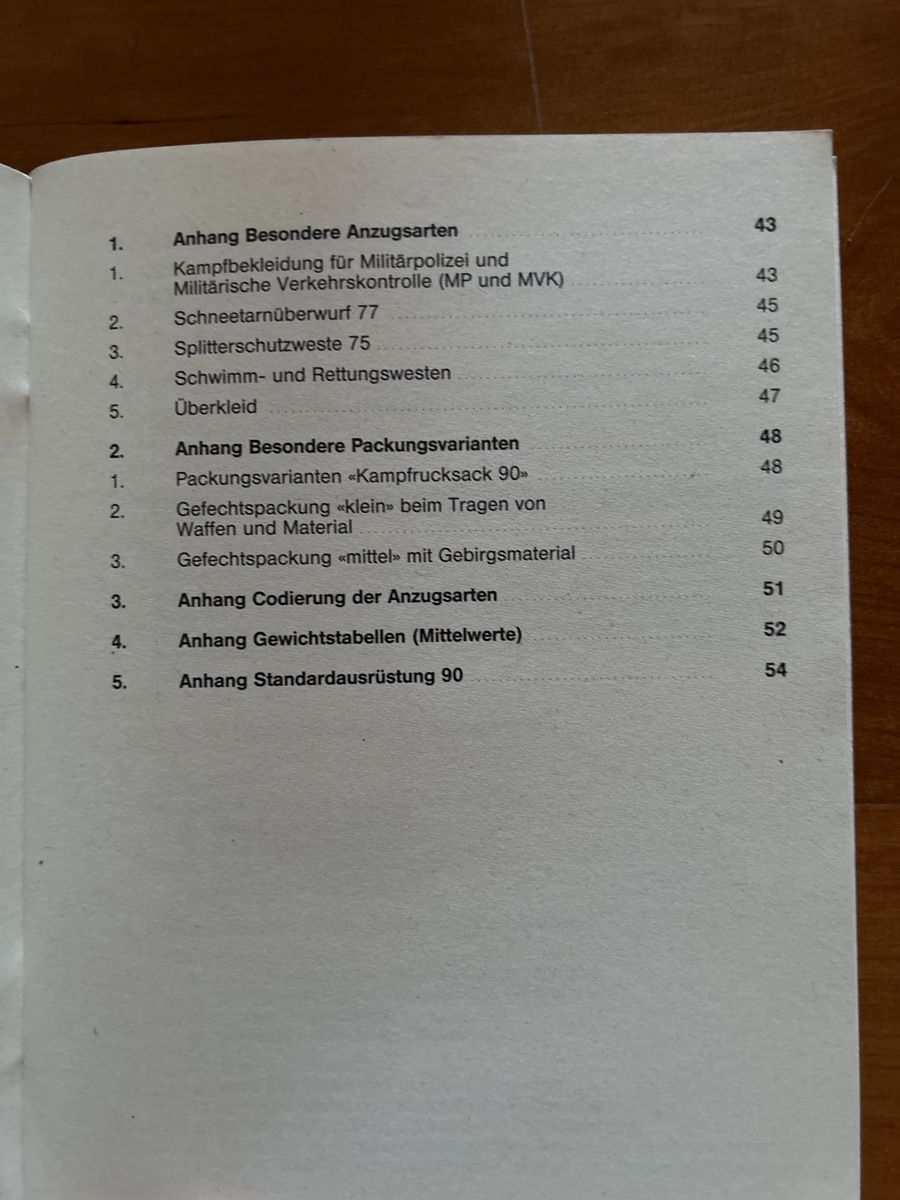 Libri: Reglement Bekleidung – Usato da Bussnang venduto da Otter_4 3