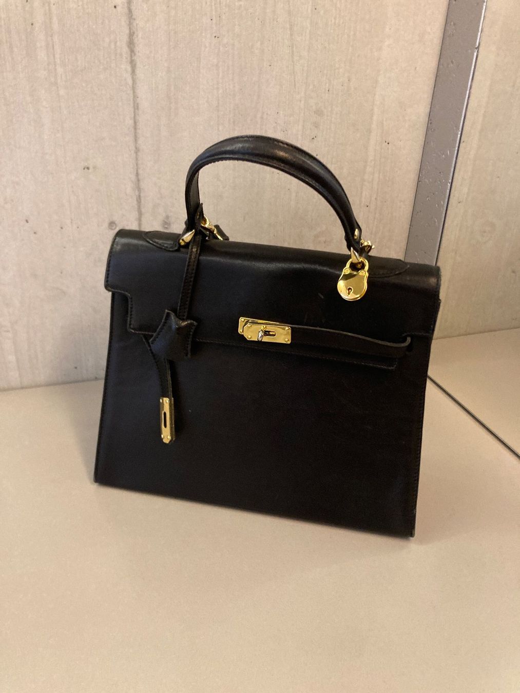 Borse da donna: Leder Handtasche schwarz – Usato da Wollerau venduto da 1Nadiya 1