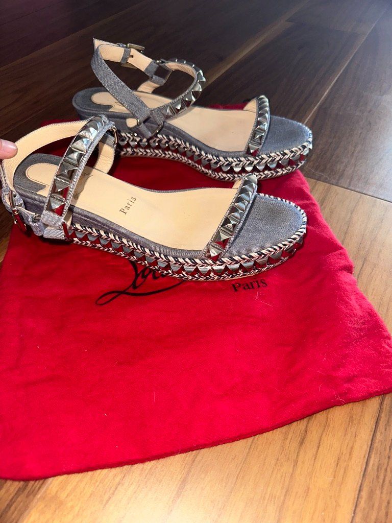 Christian Louboutin Damenschuhe: Louboutin studded sandals - EUR 38 – Gebraucht aus St-Sulpice VD von juhdu 1