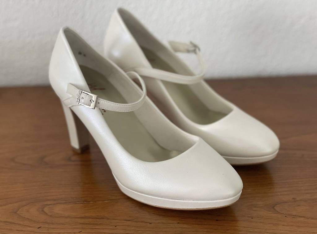 Scarpe da donna: Damenschuhe neu EUR 38 – Usato da Bergdietikon venduto da sbones